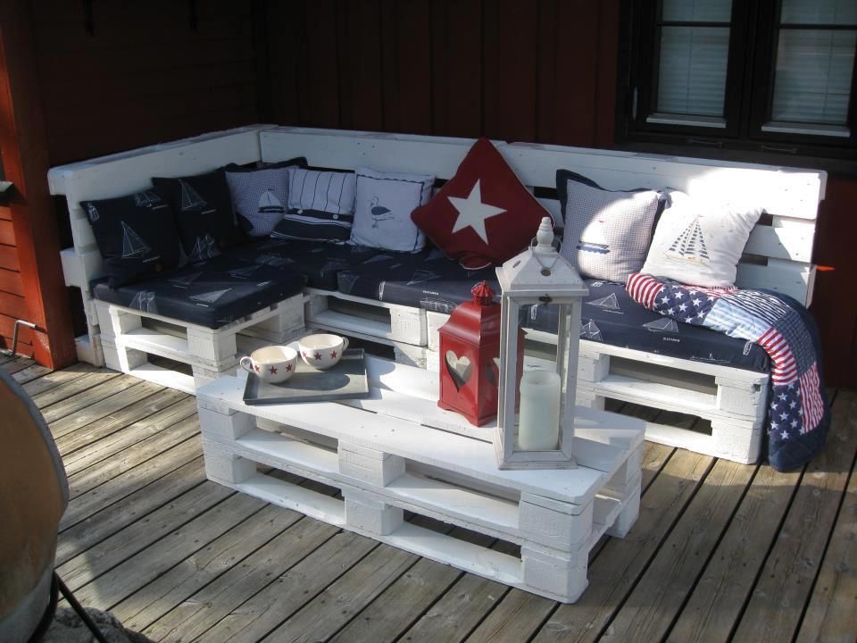 make an outdoor sofa from pallets