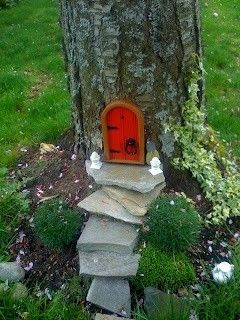 A gnome home. Such a cute garden idea for the kids