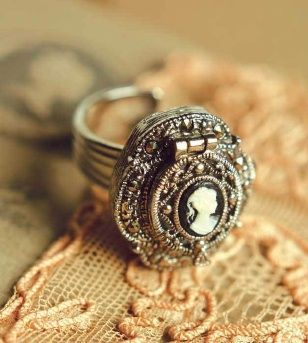 Antique Cameo Ring