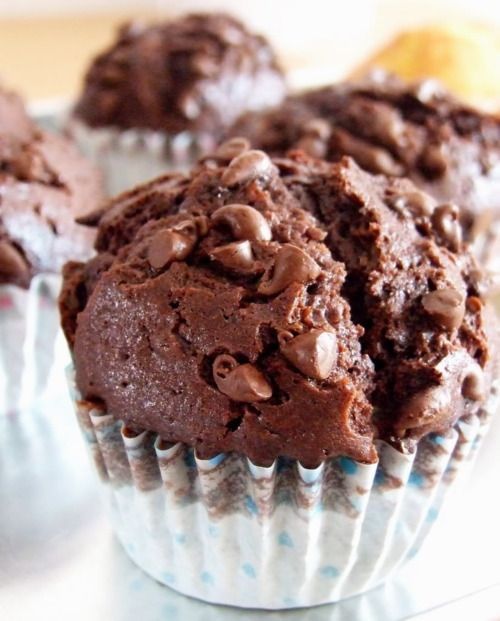 Clean eating Chocolate muffins with greek yogurt, cocoa, and applesauce, 58 calo