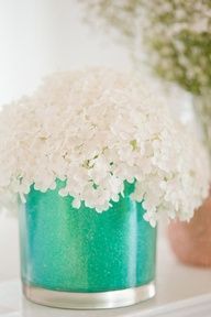 DIY glitter vases…..how pretty is this for the dinner table center pieces