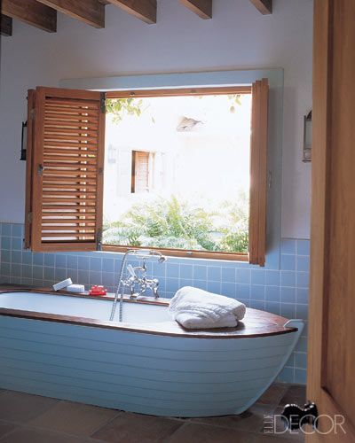 Pretty great tub! ⚓ Coastal Living ⚓ Beach Cottage Life ⚓ Seas