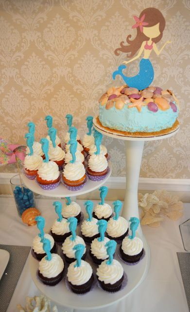 Pretty mermaid party cake and cupcakes #mermaid #cake #cupcakes