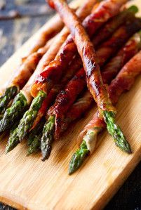 Prosciutto wrapped asparagus appetizer