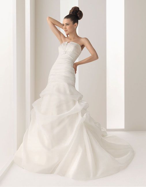 Strapless natural waist A-line tulle wedding dress