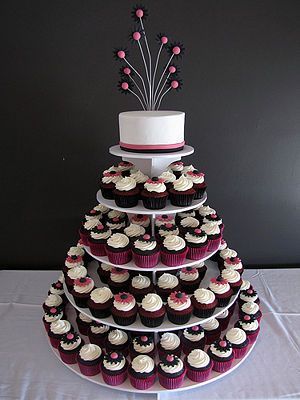 This cupcake cake shows a mini cake at the top which the bride and groom can cut