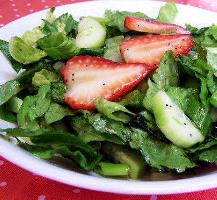Weight Watchers Strawberry Romaine Salad recipe – 5 points