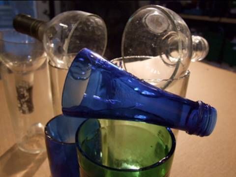 YES!!!!!!!!!!!!!How to cut a glass bottle in 30 sec. BETTER THAN YARN AND FINGER