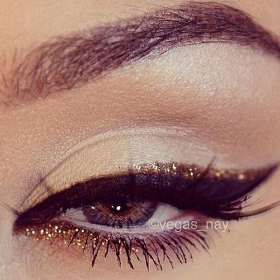 cat eye in black glitter gold-live this look