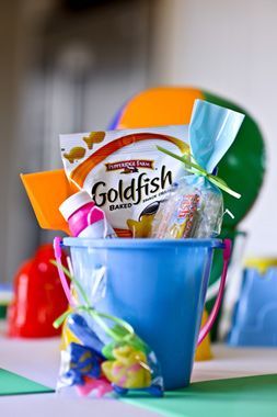 cute idea for serving lunch…in a bucket at a pool party