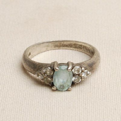 love this vintage ring