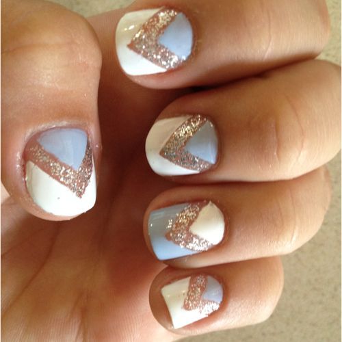 Chevron with a glitter middle. Would love this design for an accent nail on each