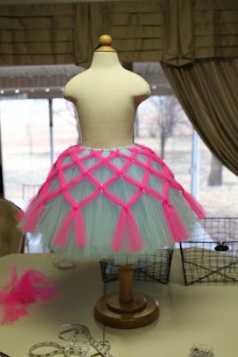 Criss-cross tulle tutu tutorial – adorable DIY girls' skirt for fancy dress-