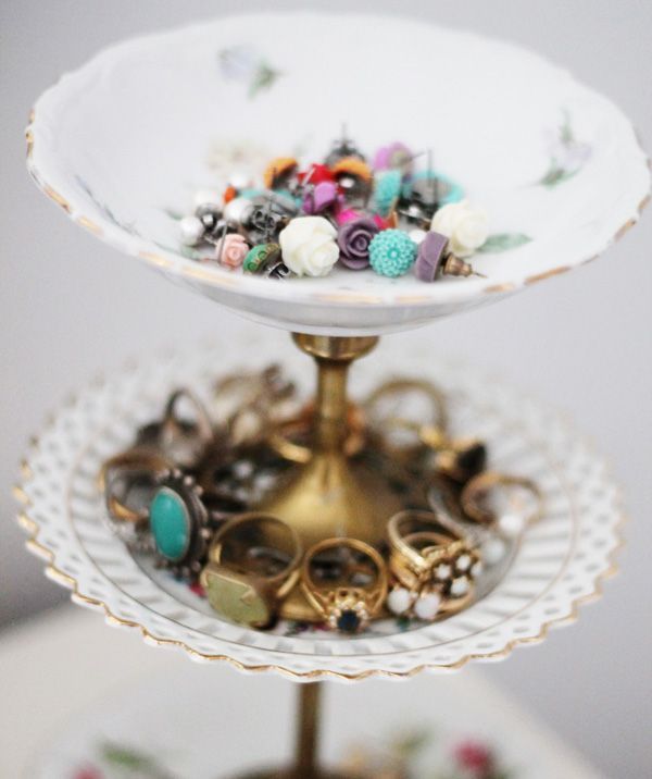 DIY: vintage jewelry stand