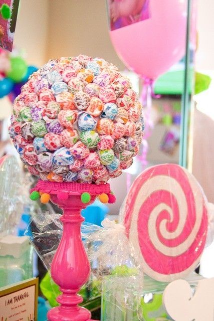 Easy centerpiece: Take a big Styrofoam ball and stick lollipops into it! So cute