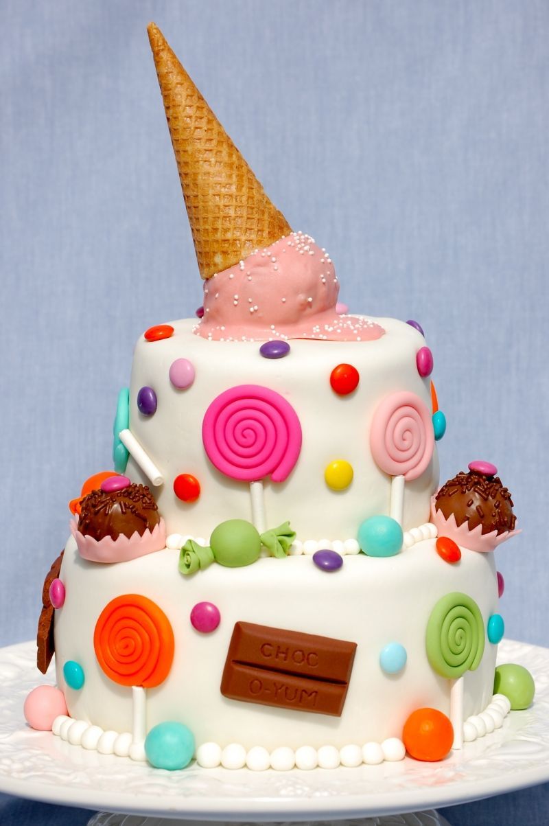 I'm in love with this candy cake!!  I think I need to do a candy themed part