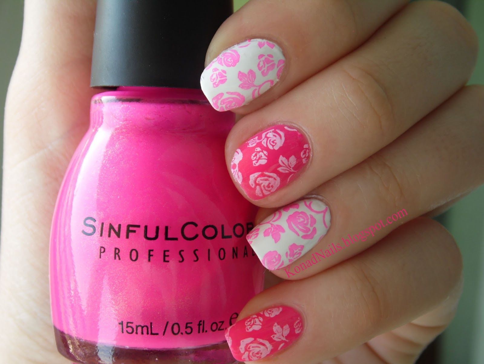 Konad Addict: Pink rosees manicure