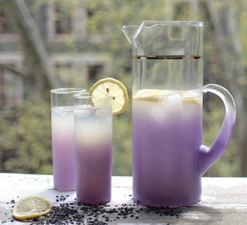 Lavender lemonada! ♥ (almost same colour as the violet cider I'm drink