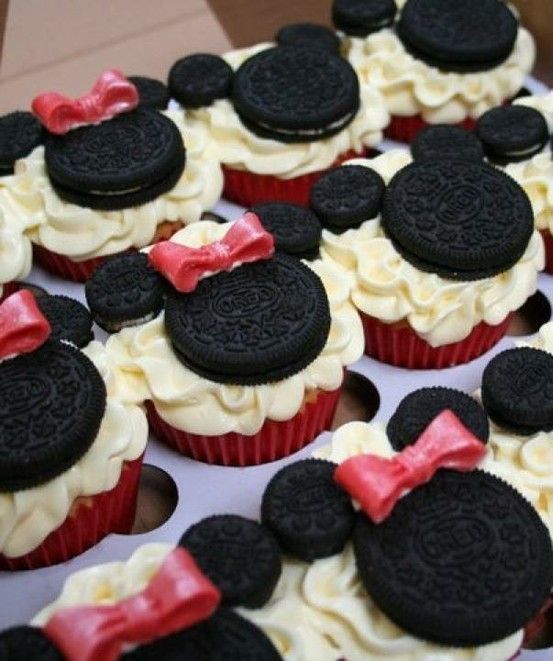 Minnie mouse cupcake toppers! so cute…what a cute way to let the kids know we