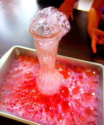 Preschool Science Experiments: "Sparkly Explosion!" This website has l