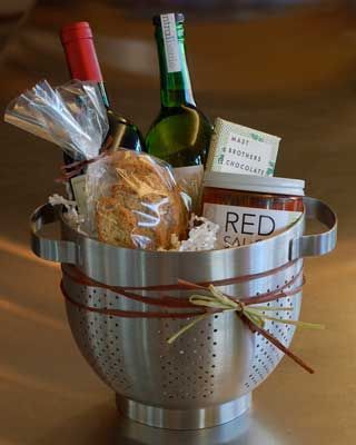Spaghetti dinner housewarming gift…love using the colander as a basket!
