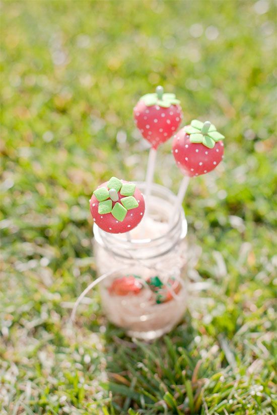 Strawberry cake pops…