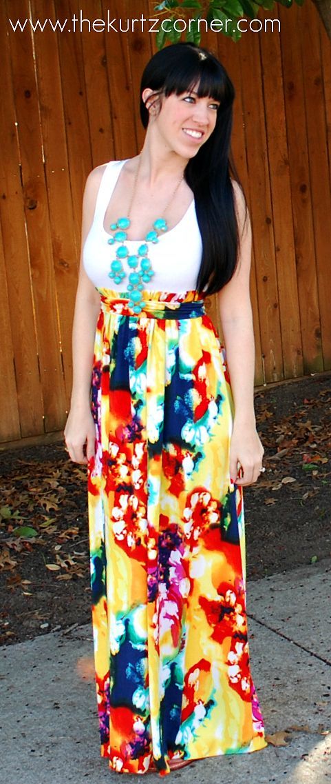We LOVE this DIY Maxi Dress just in time for spring from The Kurtz Corner!