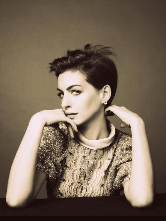#annehathaway and her #pixie #hair