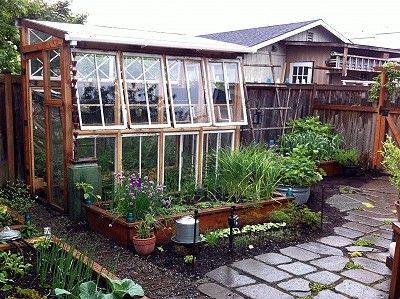 3 Easy DIY Greenhouses for Under $300–Don’t know if I’ll every build one, but I