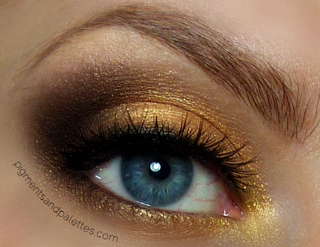 Beautiful bronze tones bring blue eyes to life with Makeup Geek eyeshadow and a