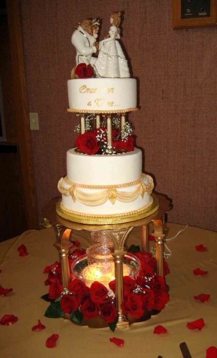 Beauty and the bEast wedding cake. Very elegant :)