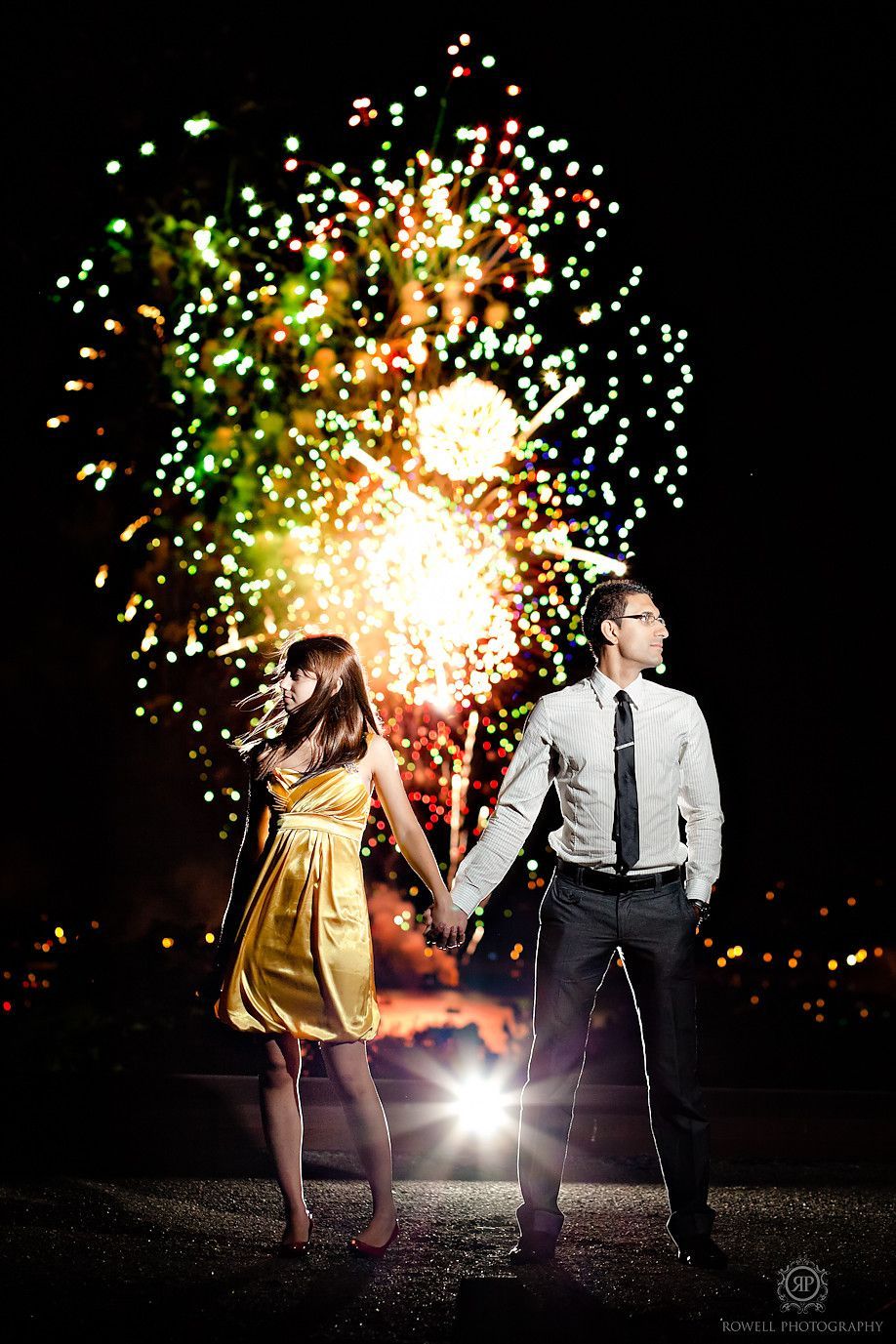 CLICK THIS PIN to see more night time engagement photos with fireworks. Night en