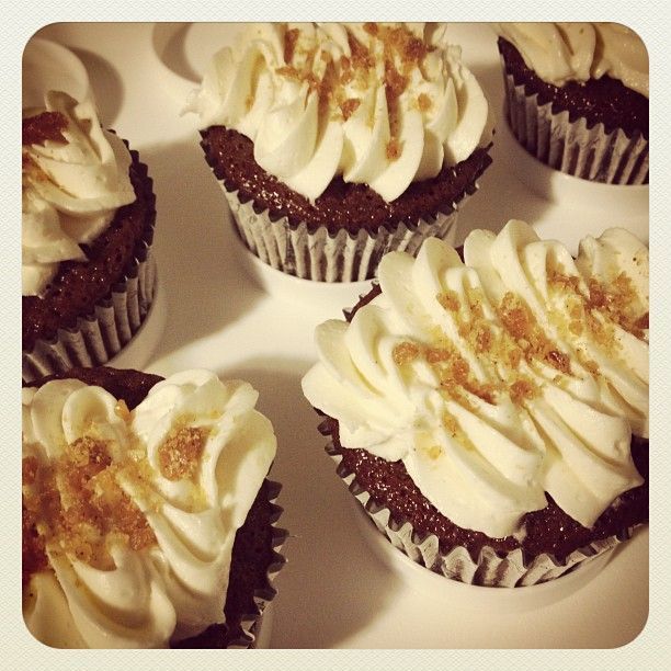 Cinnamon cappuccino cupcakes with almond frosting and cinnamon toffee crunch