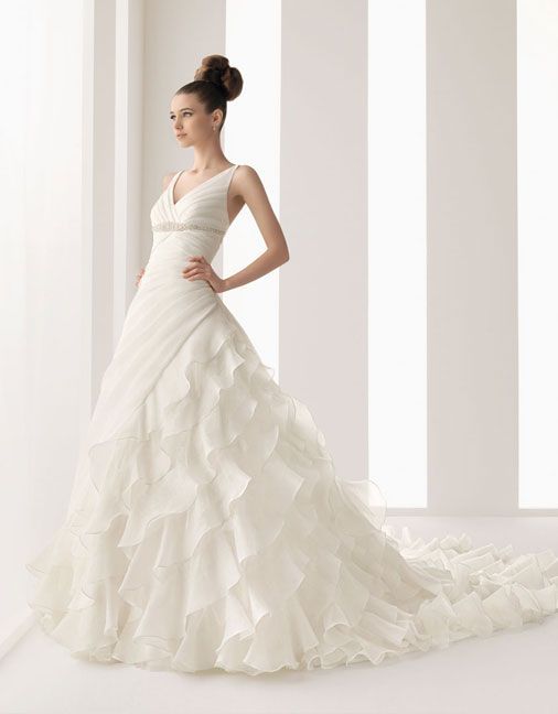 Elegant sleeveless ball gown floor length bridal gowns