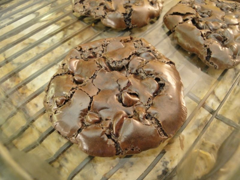 Flourless chocolate brownie cookies….so easy & so GOOD!!
