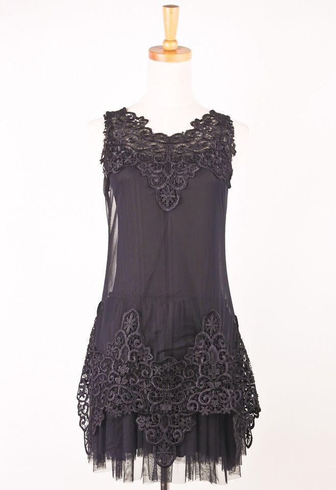 How beautiful is this dress? Flapper-like, but with a twist.