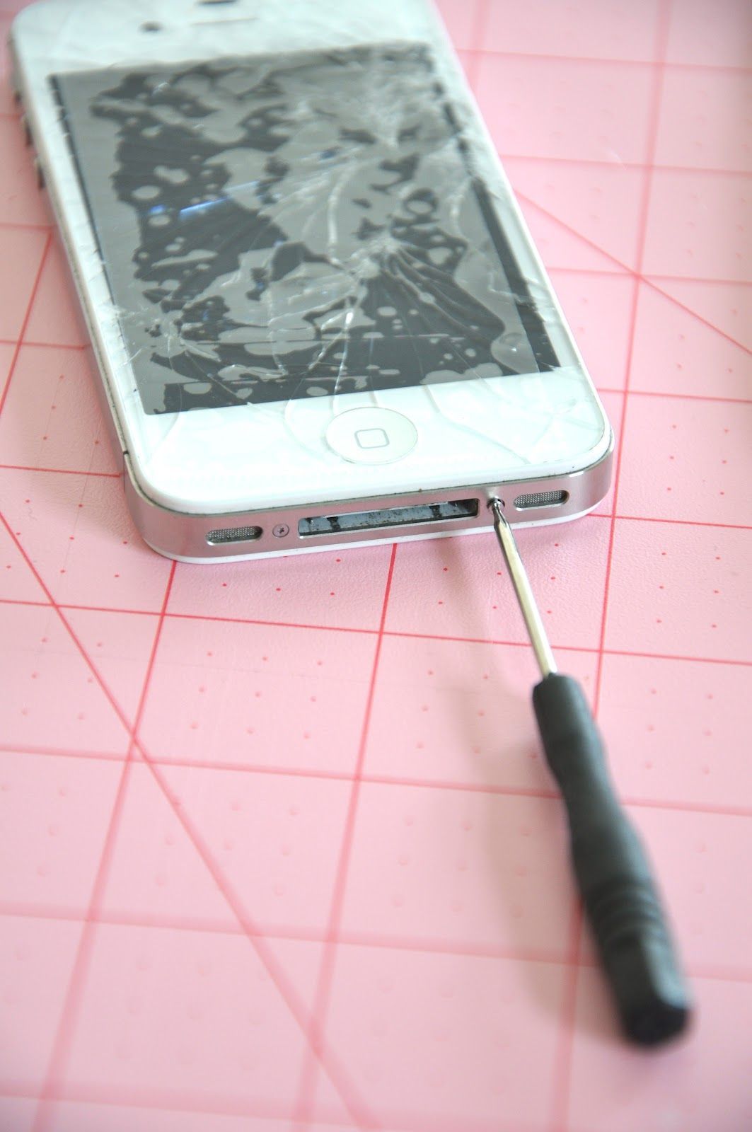 How to replace your iPhone 4 screen: Good to know! I might need this one day