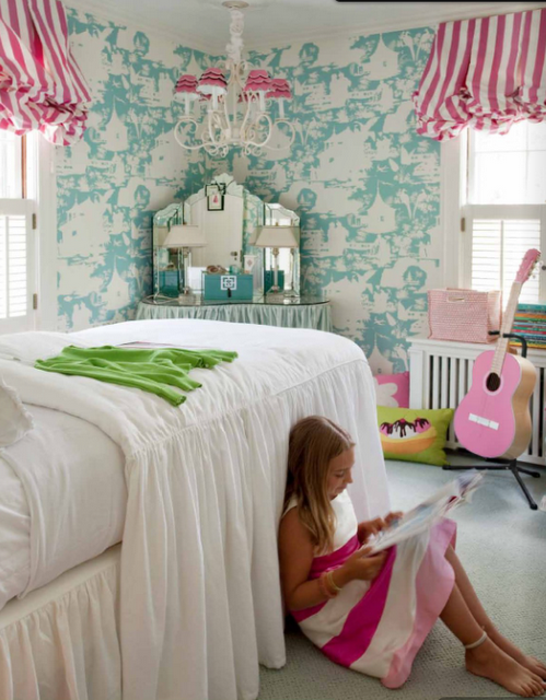 Is this not one of the most precious girls rooms you have ever seen? I love the