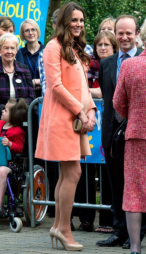 Kate Middleton wore a bump-hugging peach dress!