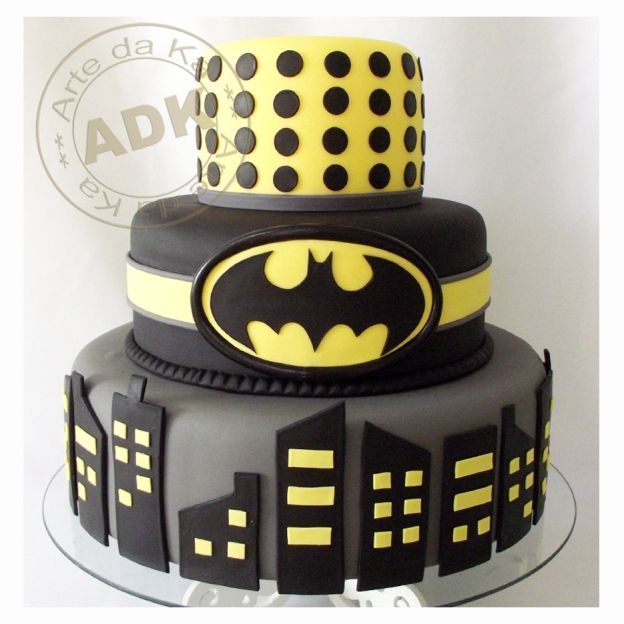 @Kathleen DeCosmo ❥♡♡❥ Batman Cake I WANT THIS AS MY B