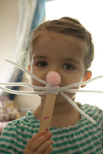 Make these fun Easter whiskers with your kids or students! #EasterDIY #DIY #Art