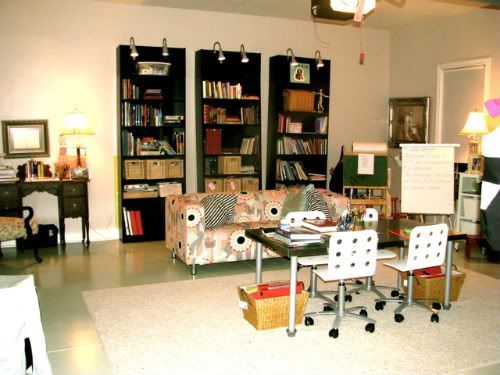 are you kidding me with this awesome homeschool room!!!  its their garage!!!! so