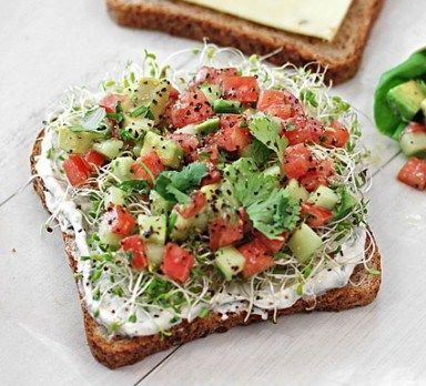 avocado, tomato, sprouts & pepper jack with chive spread
mmmmmmm