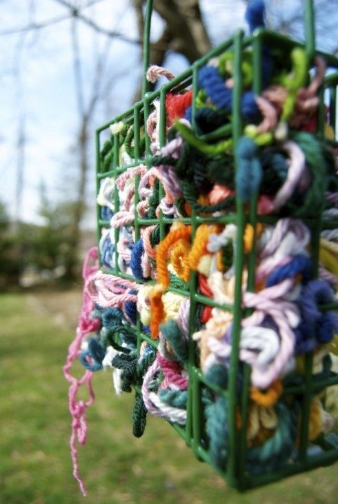 4. Place scraps of yarn in a suet feeder and birds will use them to make their nests. -   32 Cheap And Easy Backyard Ideas