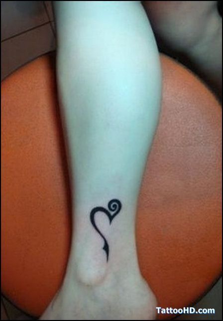 mother daughter tattoos – wonder if I can find something similar for mother/son.