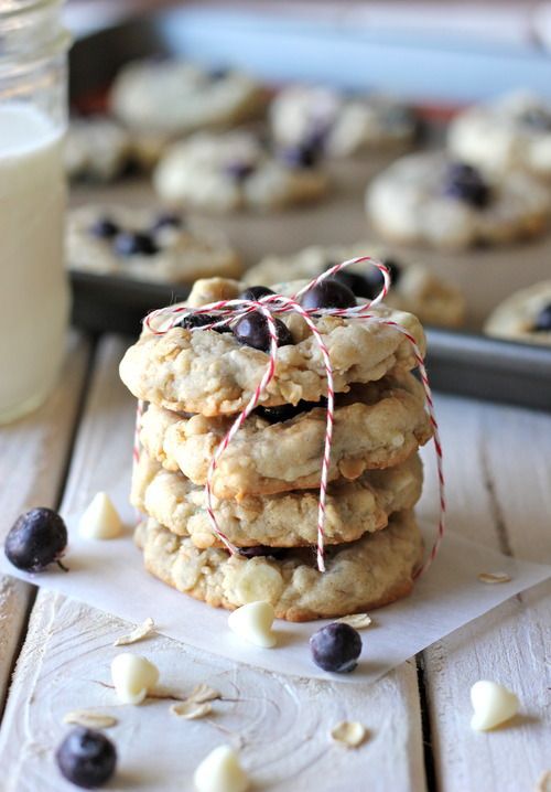 white chocolate blueberry oatmeal cookies ++ via . damn delicious / @damndelicio