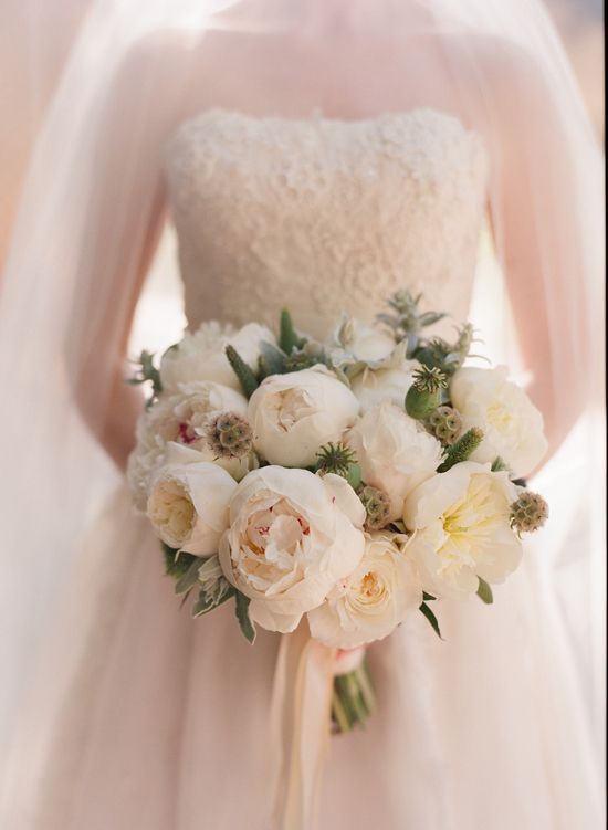 white wedding bouquet // gorgeous and classic