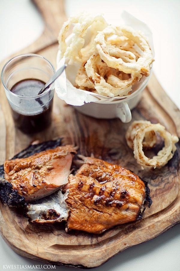 Fillets of salmon with Jack Daniel's glaze and onion rings