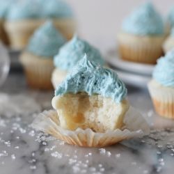 Mini Vanilla Bean Cupcakes with Vanilla Buttercream Frosting – my absolute favor