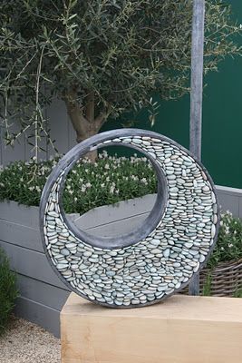 Modern yard art – would like to try making something similar